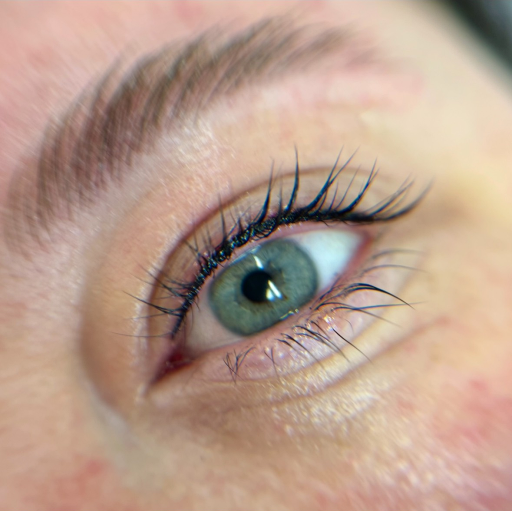 Lash line enhancement treatment creating subtle definition along the lash line.